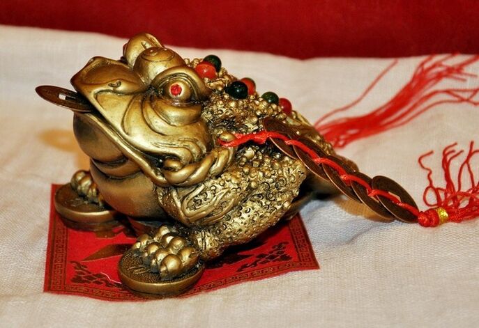 frog money amulet for good luck